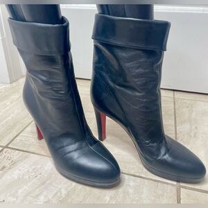 Sergio Rossi black leather boots. Made in Italy.